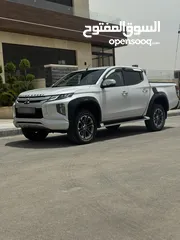  2 Mitsubishi L200 2022