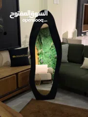  1 مرايا عصرية بتصميم منحوت وإطار فخم من المخمل