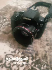  1 كمرا كانون ولا خدش 650D مع 3 عدسات و استاند تصوير و كامل اغراضها