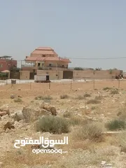  3 منزل للبيع على شارع 100 مطل منطقة جميلة جدا و هاذيه