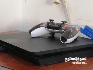  4 بليشتيشن 4 مع اربع سيديهات و يد تحكم مستعمله بحاله جيده مضمونه وشغاله مئه بالمئه
