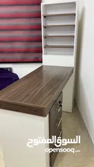  2 طاولة مكتب أنيقة وعملية للبيع
