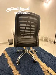  1 كرسي ما برفع وبنزل بس مرتب ونضيف