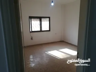  9 شقة  طابق ثالث للبيع في ضاحية الأمير حسن مساحة الشقة 136 متر مربع 3 غرف 2 حمام مطبخ صالون حرف L