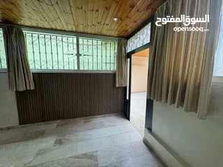  23 شقه طابق اول 190 متر خلف سوق السلطان