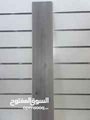  21 أرضيات SPC وPVC عصرية – مقاومة للماء، تركيب سهل، عزل صوتي، وألوان متعددة لتجديد أرضيتك بكل أناقة