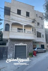  5 منزل اربع طبقا للبيع برقين الشارع الرئيسي