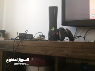  1 أكس بوكس 360 مع يده بأحسن حالة فقط ب 900 شيكل