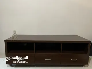  3 طاولة تلفزيون بحالة ممتازة من هوم ستنر