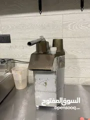  12 محل معجنات مع كامل عدته للبيع بخلو بداعي السفر