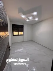  3 شقة ارضية للبيع بالزرقاء الجديدة خلف فندق جوابرة مباشره كاش او اقساط