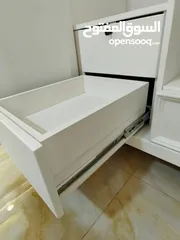  4 غرفه نوم امريكي   اشلي   ثقيله جدا جدا.    سبب البيع السفر  بسعر حرق والله بعوض  الغرفه ماببتعوض