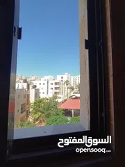  4 شقة مفروشة بنظام سويت مقابل الجامعة الاردنية بداية طلوع نيفين من المالك مباشرة / عمارة عائلية