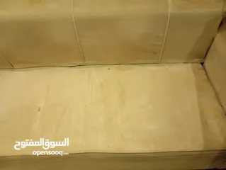 2 طقمين كنب مستعمل للبيع المستعجل  الأول تفصيل والثاني تجاري