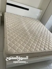  1 سرير ملكي من هوم سنتر ذات جوده عاليه