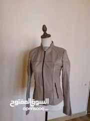  4 للصبايا- عدة جاكيتات جلد اصلي من تركيا بسعر مغري