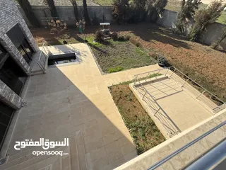  5 فيلا مميزة للبيع قرب مشروع إلاندلسية مساحة الأرض 4 دونم 7 نوم