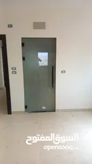  13 زين للزجاج والمرايا والسيكوريت