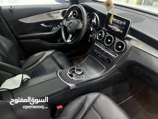  6 مرسيدس GLC 300 2019 فورويل قابلة للتمويل بحادث جداً جداً بسيط