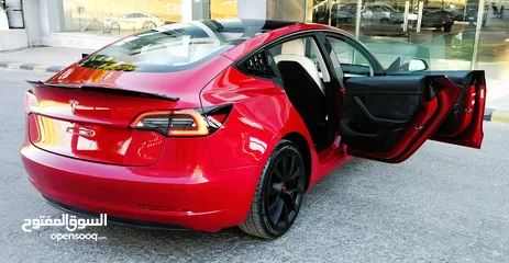  23 تيسلا 2022 model 3 فحص كامل 4 جــيـــد بدون ملاحظات غرفة جلد ابيض لون مميز بحالة الوكالة بسعر لقطة