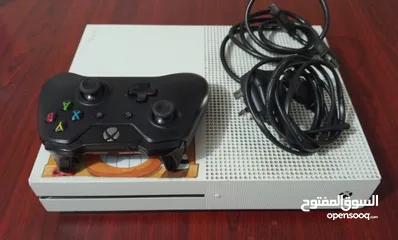  1 Xbox one s للبيع نظيف جدا