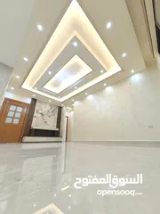  1 شقه للبيع مع روف الجبيهه