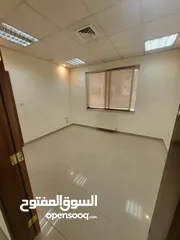  1 عيادة للبيع او للايجار