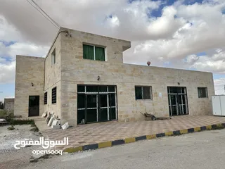  2 مجمع تجاري وطابق سكني  مساحة البناء الأرضي (المجمع) 400م مربع والطابق الأول (سكني) 150م مربع