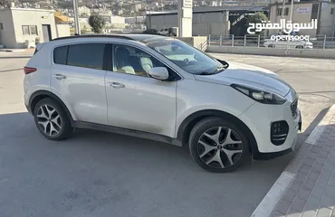  3 Kia sportage 2.0 Diesel 4WD full options