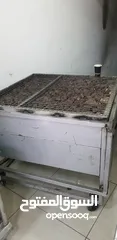  4 جرل شوي على الحجر