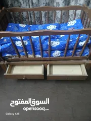  1 تخت بيبي ثابت وهزاز للبيع بحالة الوكاله