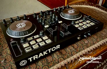  5 Traktor Kontrol S2 DJ Mixer