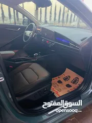  9 كيا نيرو هايبرد 2023 الاضافات الكاملة باللون المميز