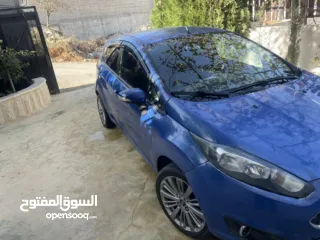  4 فورد فيستا متور 1400 للبيع