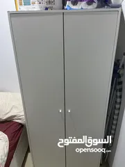  1 خزانة ikea نضيفة جدا