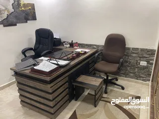  5 مكتب يصلح لمختلف المهام مفروش مع كامل التجهيزات المكتبيه  مجمع اللبابيدي