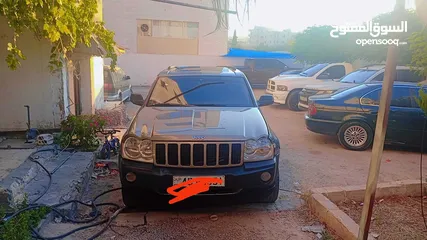  1 جيب شيروكي ليمتد للبيع موديل 2007 فحص جيد خلفي قصعات امامي ماتور 4700cc  منتهي ترخيص صحتها كويسه