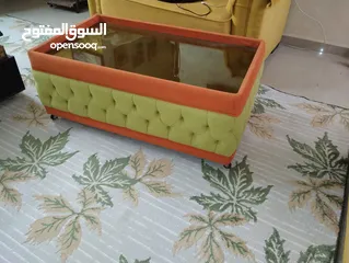  1 طاولة  فاخره منجده  تفصيل بشكل ممتاز  للبيع بسعر مغري جدا  للبيع في إربد
