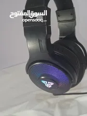  4 سماعه جيمنج RGB سعرها ب( 8 ) دينار شامل التوصيل لجميع انحاء المملكه. سعر السماعه على امزون 30دينار .
