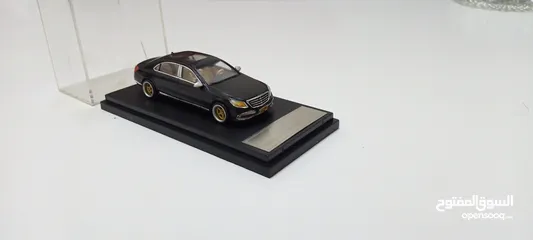  28 مجسمات سيارات معدنية حجم 1/64 مناظر للمكاتب