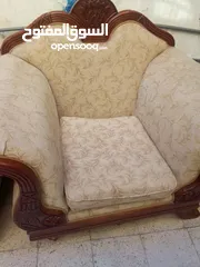  2 طقم كنب لون بيج مستعمل نظيف  اربع كراسي ينفع لغرفة جلوس كبيرة