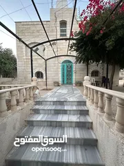  1 قطعة أرض مع منزل للبيع