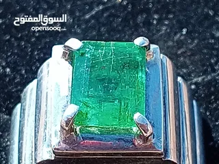  18 خاتم فضه  رجالي عيار 925 صياغه يدويه  بحجر الزمرد الكولومبي الطبيعي عالي الجوده جدا غير معالج
