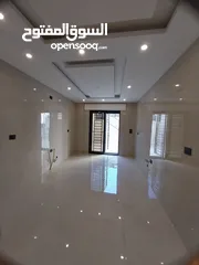  8 خلدا 160م داخلي و120م خارجي ومدخل خاص وكراج خاص بسعر مغري