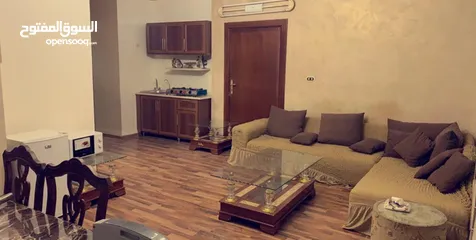  2 شقة ارضية مع ترس كبير مفروشة بجبل الحسين للإيجار