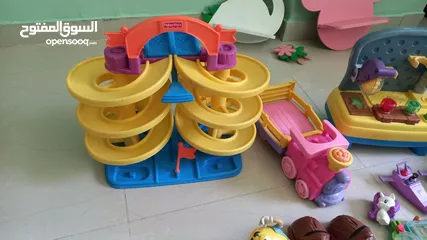  5 العاب اطفال وستارة ورفوف