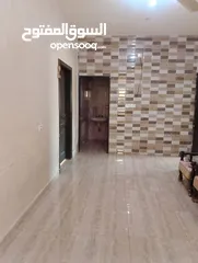  4 يوجد بيت للبيع