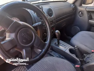  13 جيب ليبرتي ماشية في 200000 محرك وكمبيو تمام