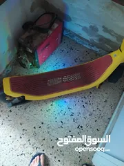  10 سكوتر اصفر بحالة جيدة جداً شغال 100/100,