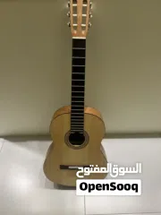  1 قيتار Yamaha c40m